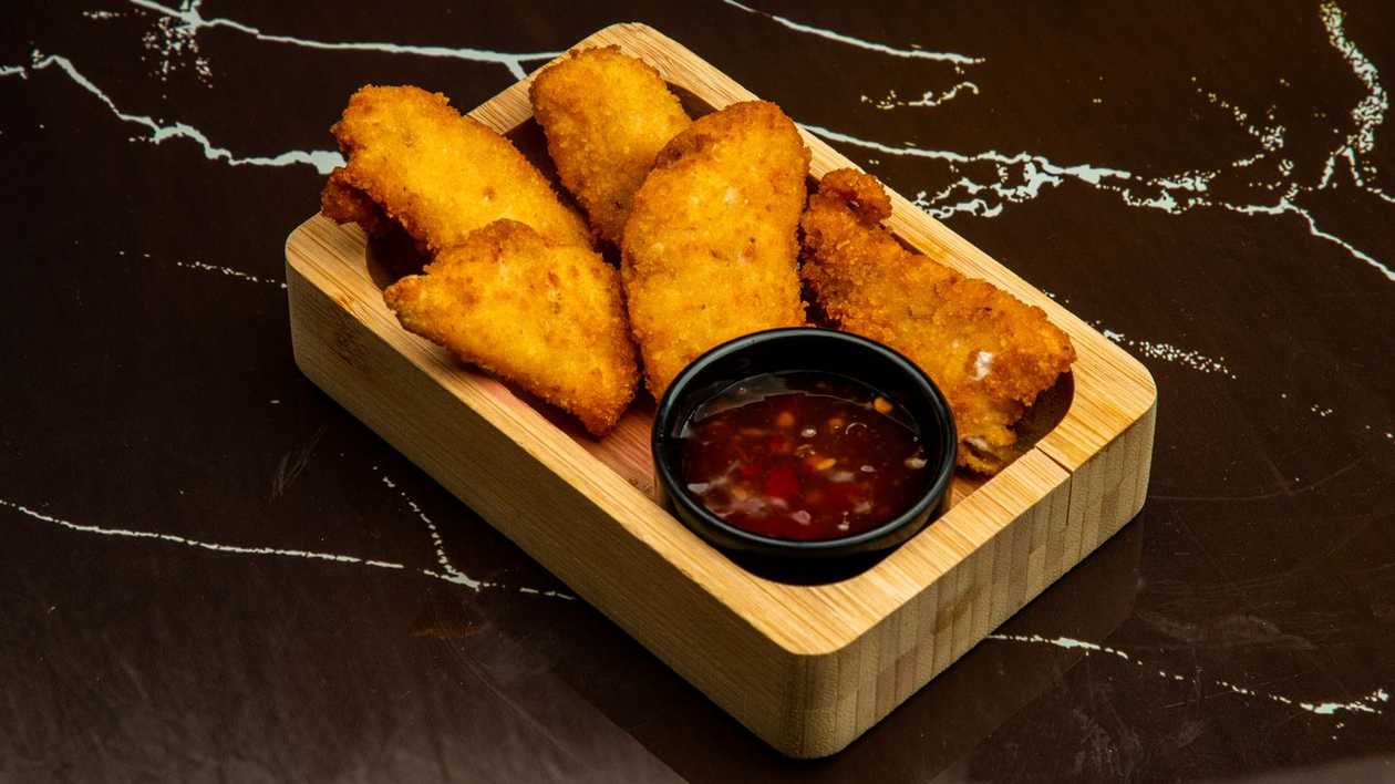 Toyuq qanadları barbekuda