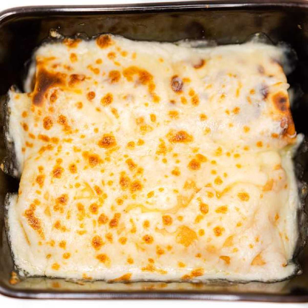 Clatite mami copate la cuptor, cu branza dulce si stafide ( 2 bucati )