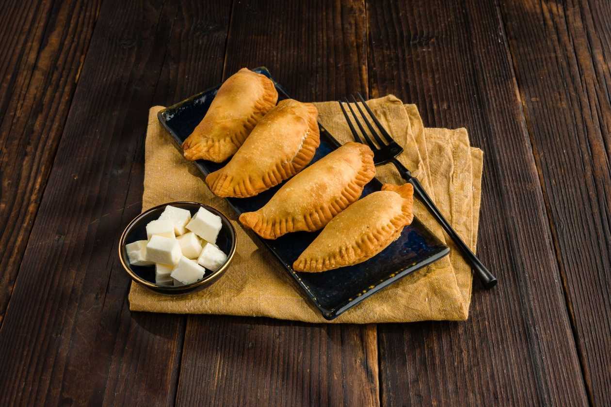Sambusek with cheese