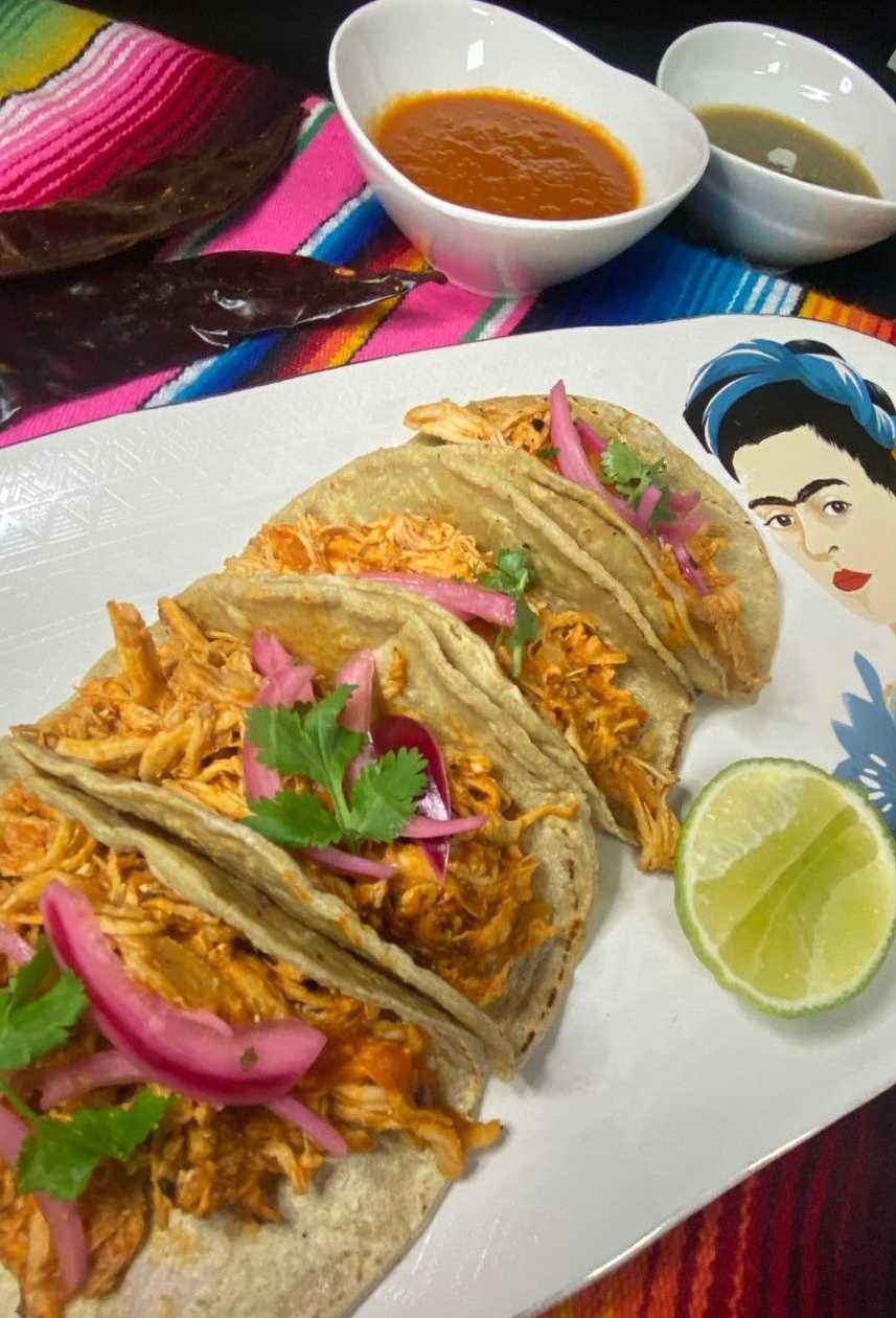 Tacos tinga de pollo