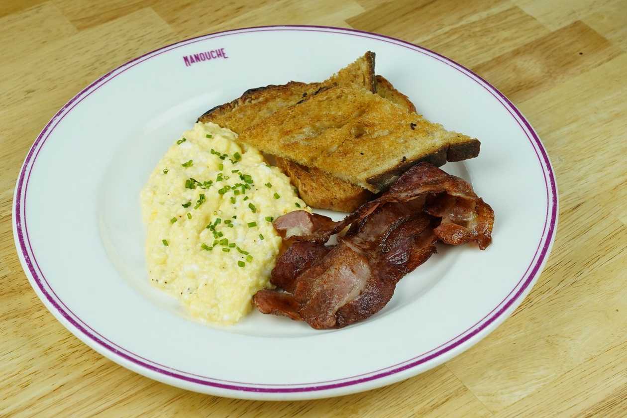 Scrambled eggs & bacon plate (GO)