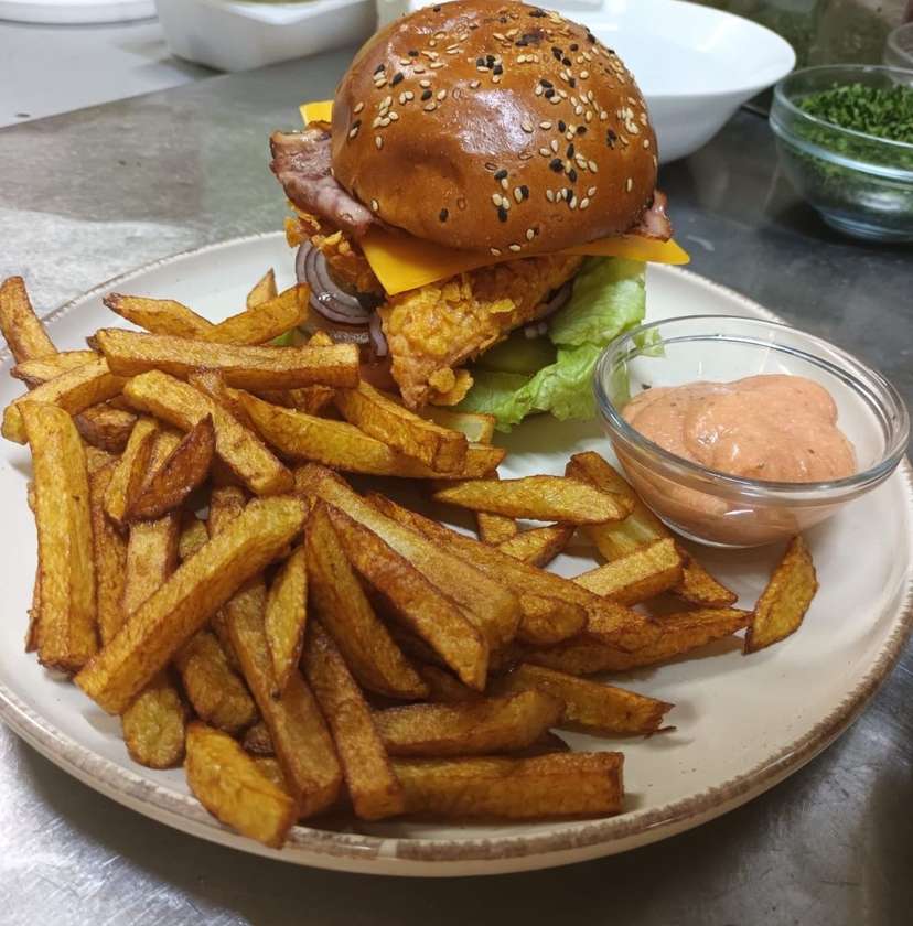 Crispy chicken burger
