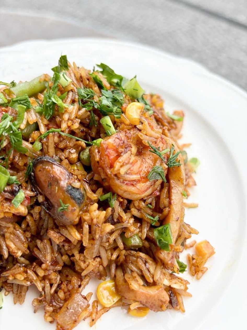 Рис з морепродуктами і устричним соусом