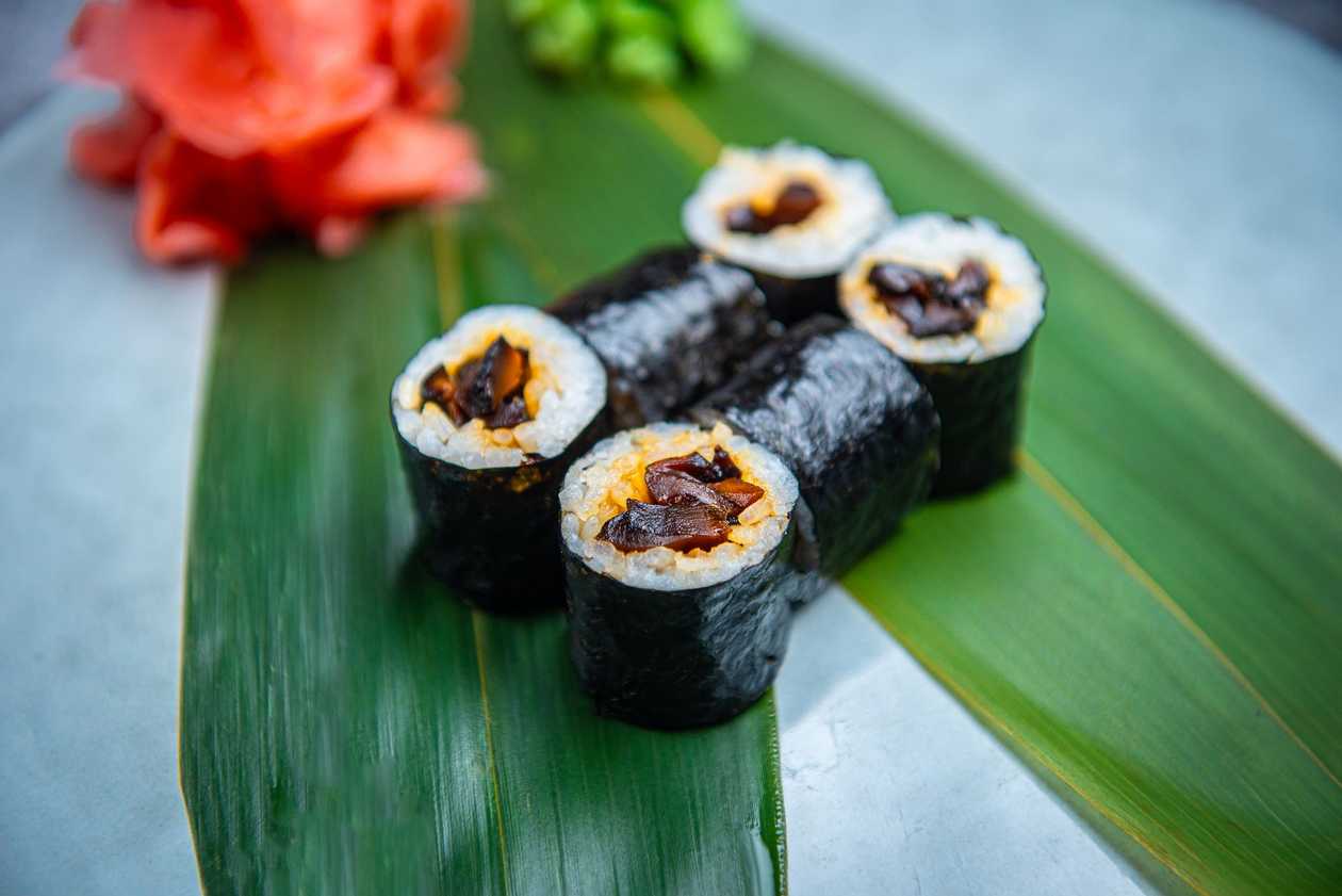 Shiitake Mushroom Rolls with Peanut Sauсe (6 pcs.)