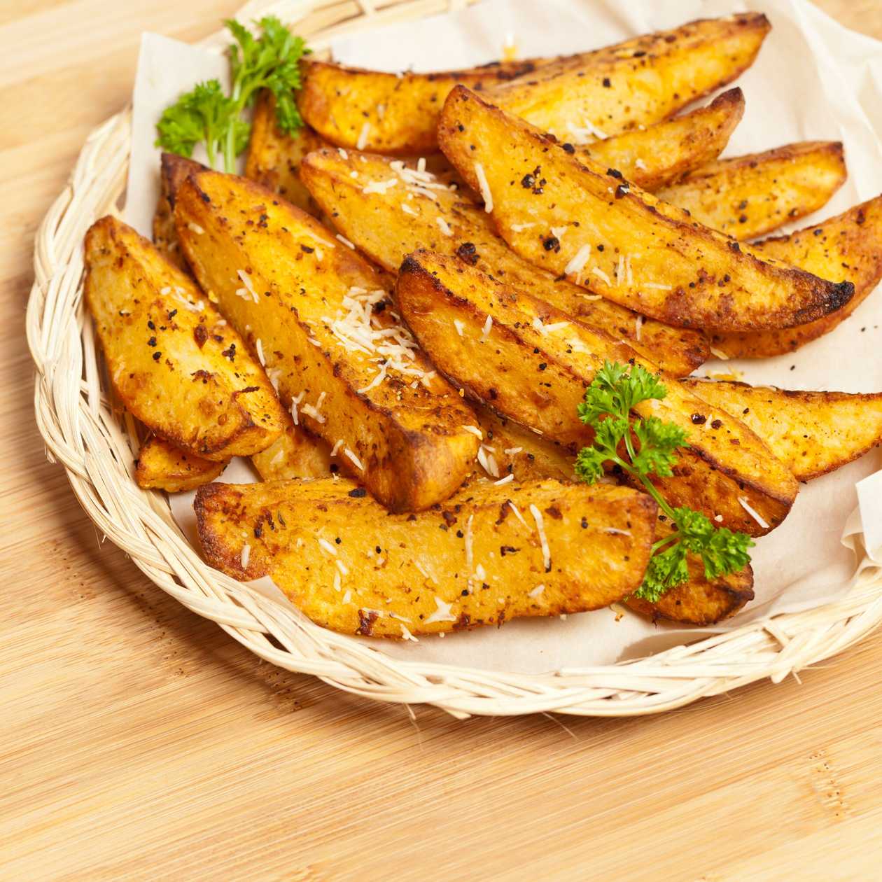 Cartofi la cuptor cu mozzarella și parmezan