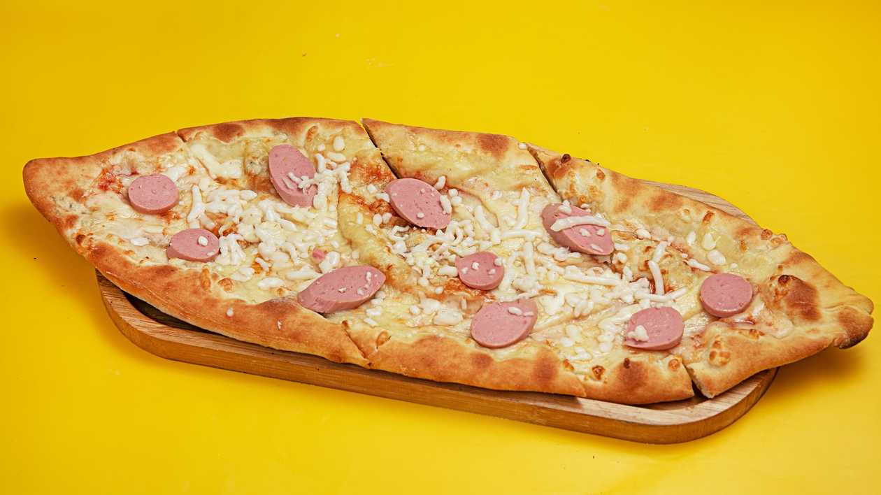 Sosiskalı Pide