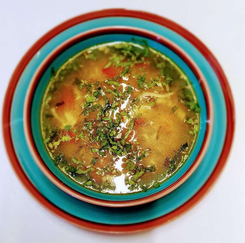 Supa de pui cu taitei de casa