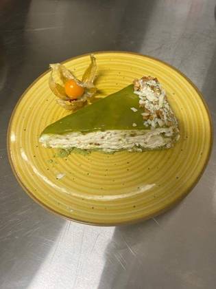 Pistachio matcha cake