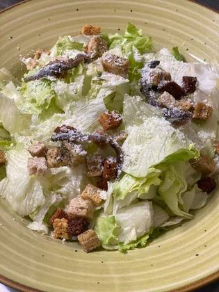 Caesar salad cu pui