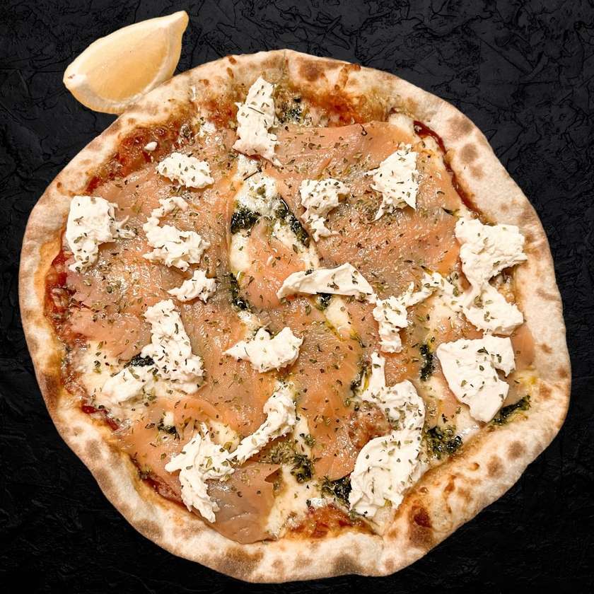 Pizza Salmão, Mozarella Fresca e Pesto Média