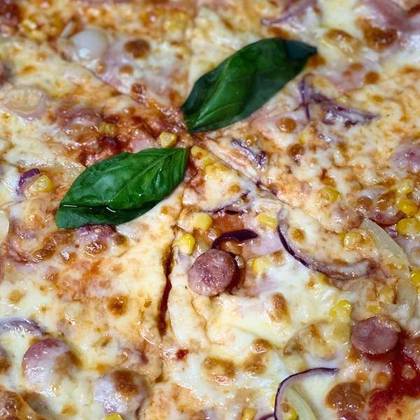 Romanian pizza party