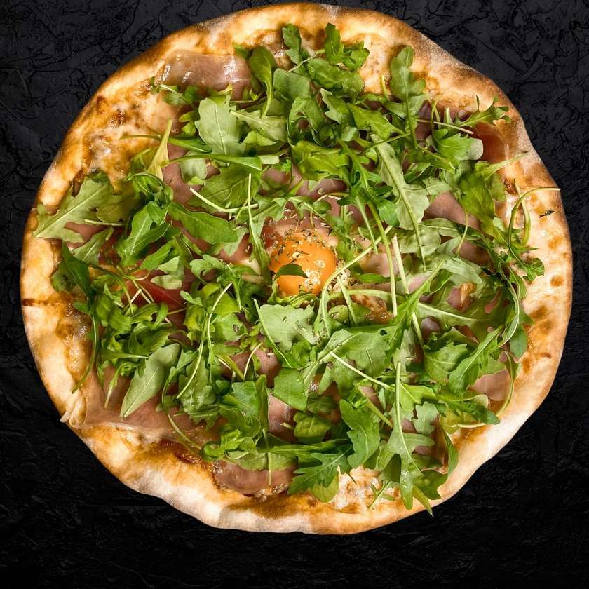 Pizza Presunto, Ovo e Rúcula Média