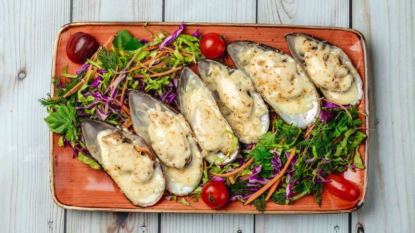 Mussels with Cheese (6 pcs.)
