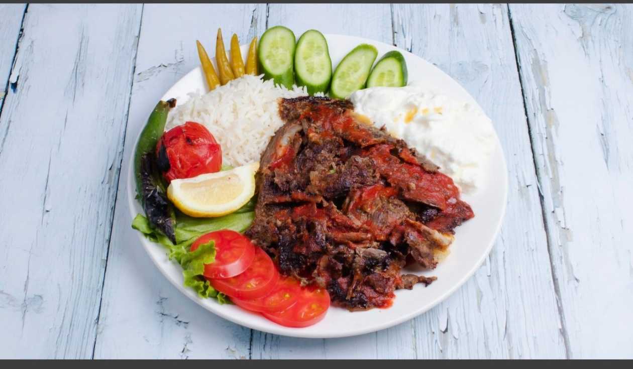 İsgəndər toyuqla