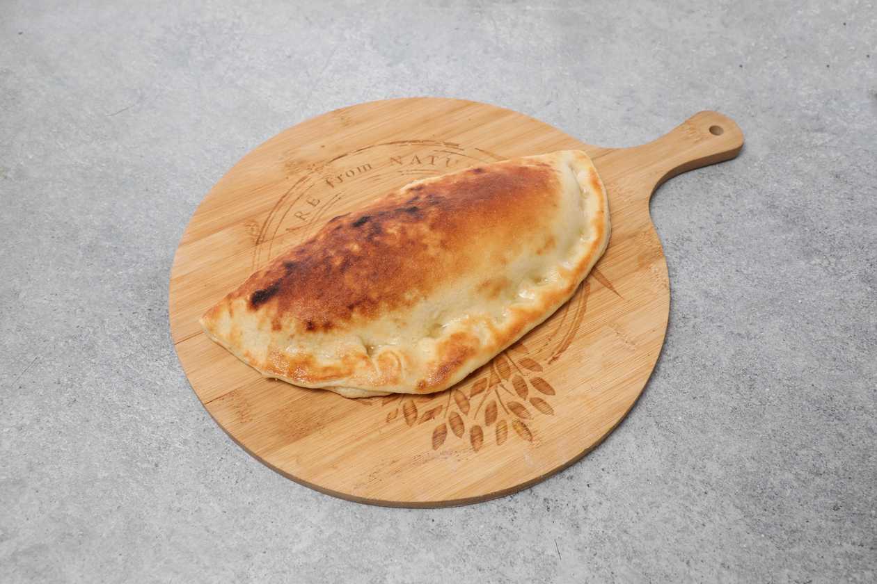 Кальцоне с халлуми
