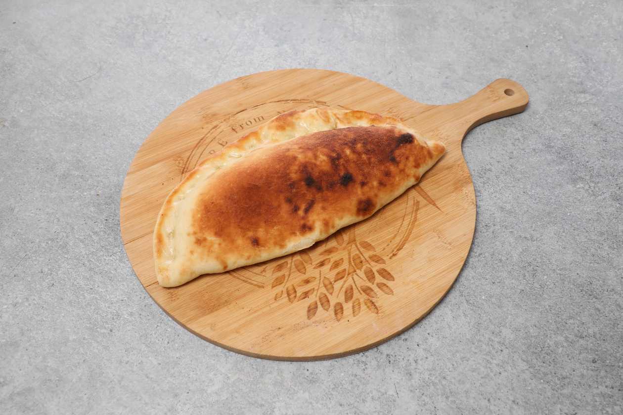 Кальцоне с халлуми и мясом
