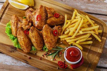 Chicken wings & fries