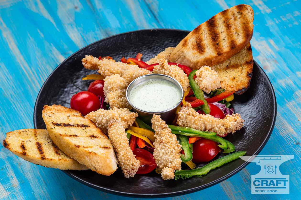 Salad with crispy chicken