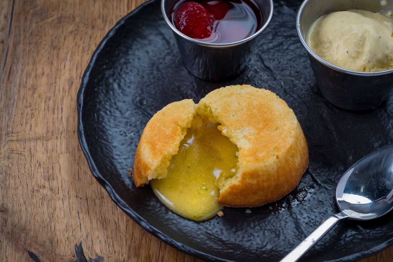 Vanilla lime lava cake