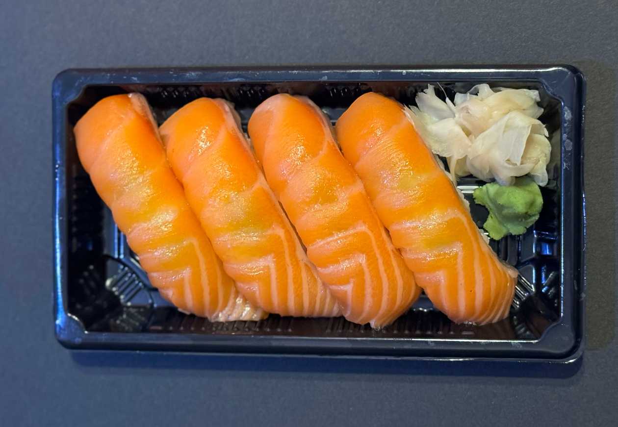 Salmon Nigiri 4 pieces