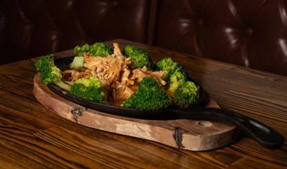 Łosoś na Gorącym Półmisku