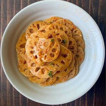 Sałatka z Korzeniem Lotosu (250 G.)