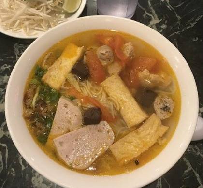 Zupa BUN ze Smażonym Tofu Duża