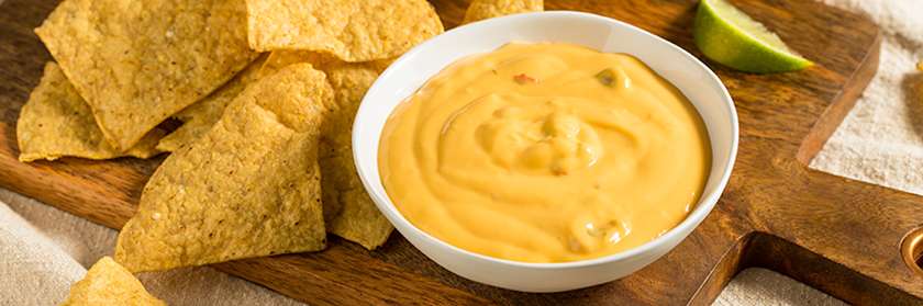 Nachos with cheese sauce