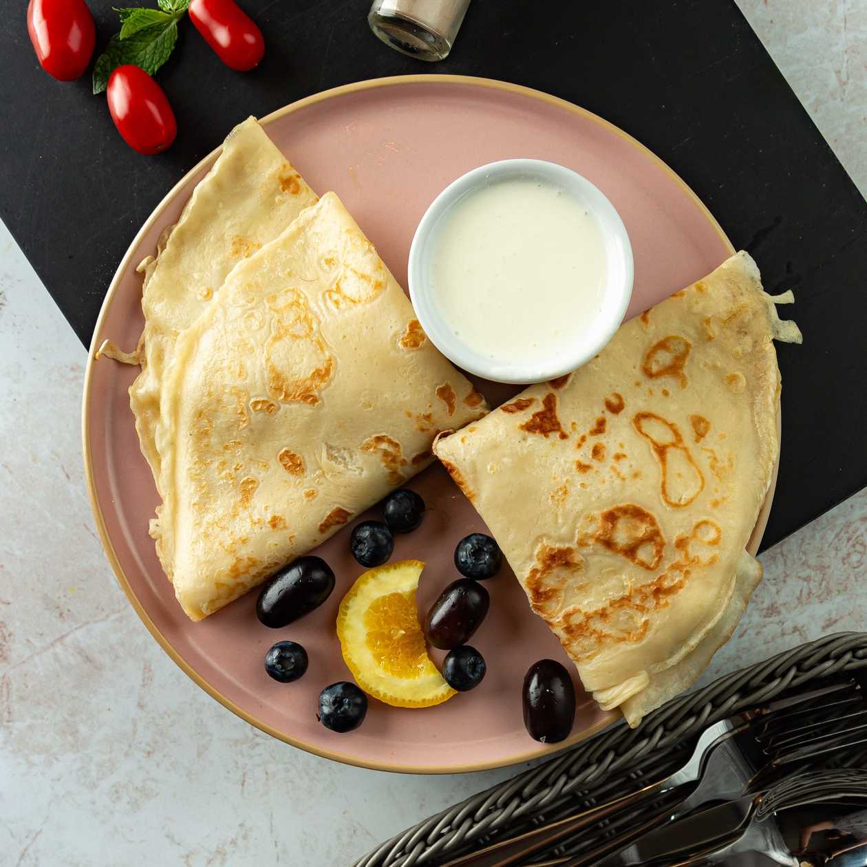 Crepes with jam (2 pcs) and sweet cream