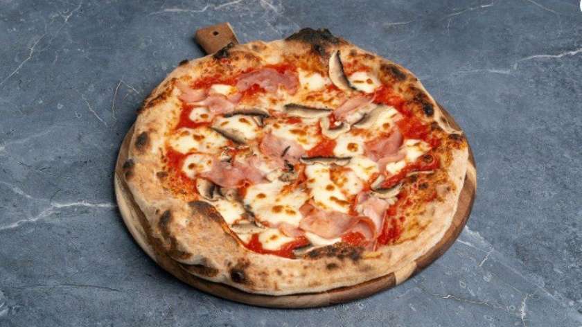 Prosciutto E Fungi Pizza