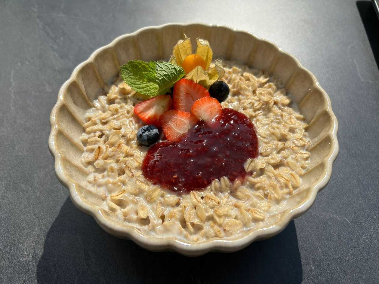 Oatmeal with jam
