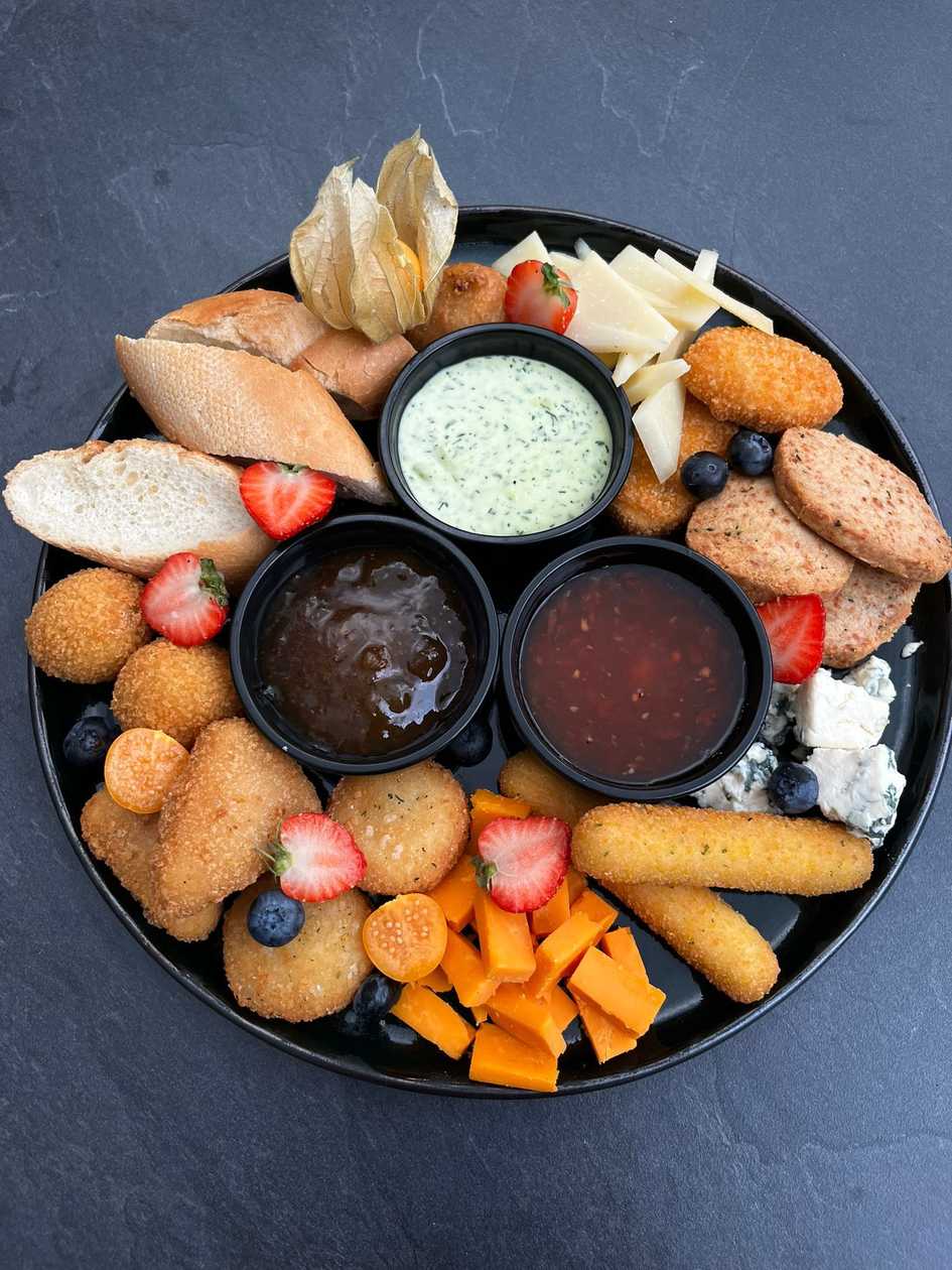 Cheese platter for 2 people