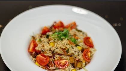 Basmati rīsi ar dārzeņiem un tofu