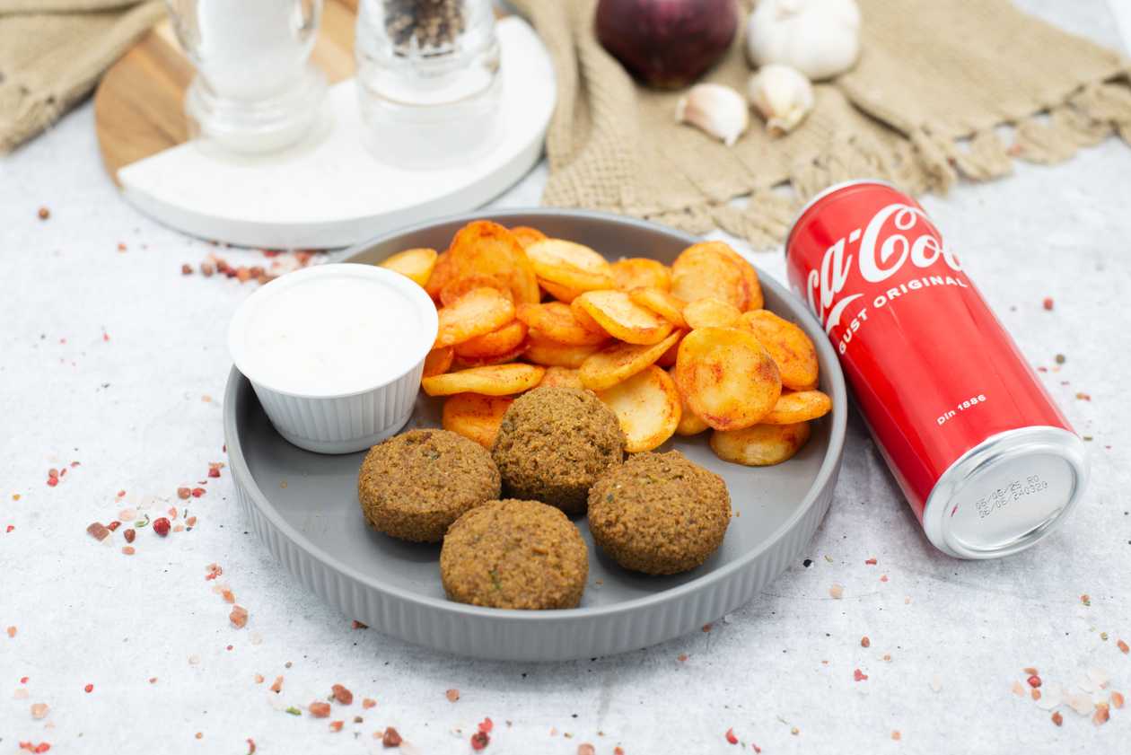 Falafel,Coca Cola