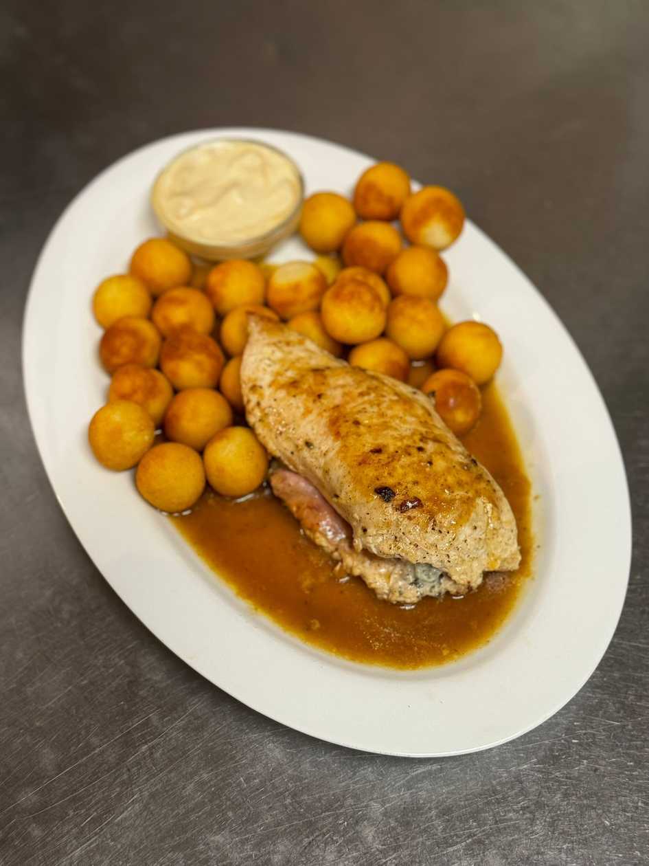 Chicken breast stuffed with ham and blue cheese