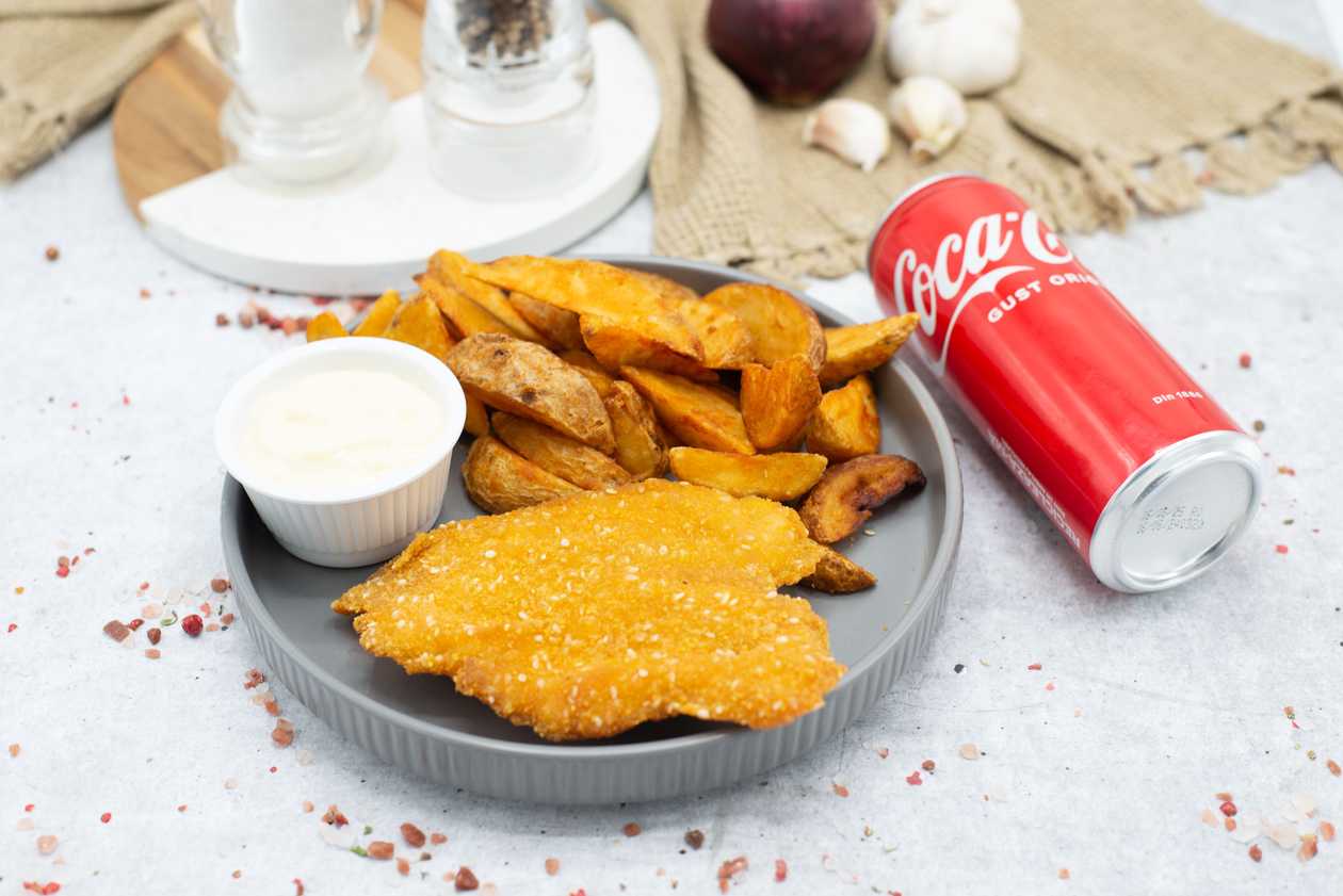Chicken snitzel,Coca Cola