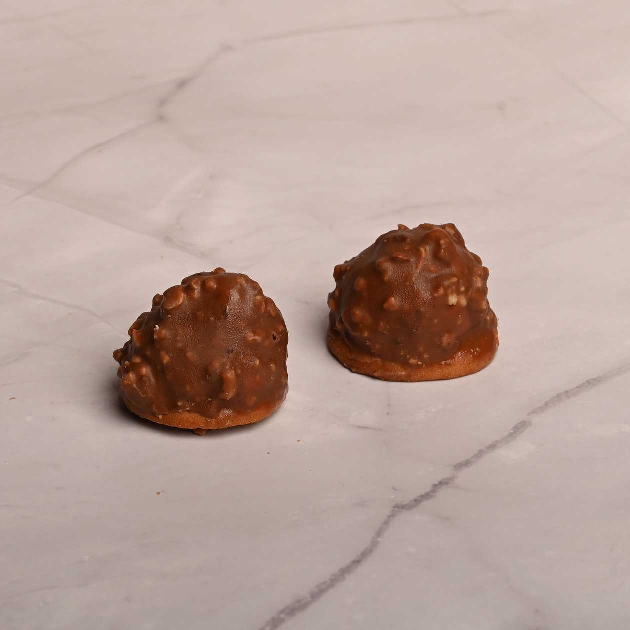Chocolate Covered Cookie Ice-Cream Minou