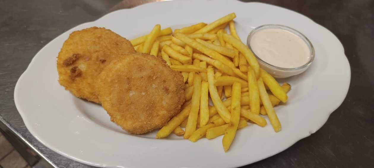 Fried camembert cheese with tartar sauce