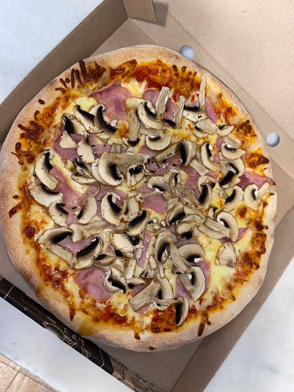 Pizza capricioasa