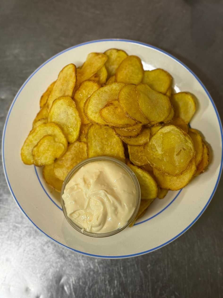 Fried potato chips with garlic dip