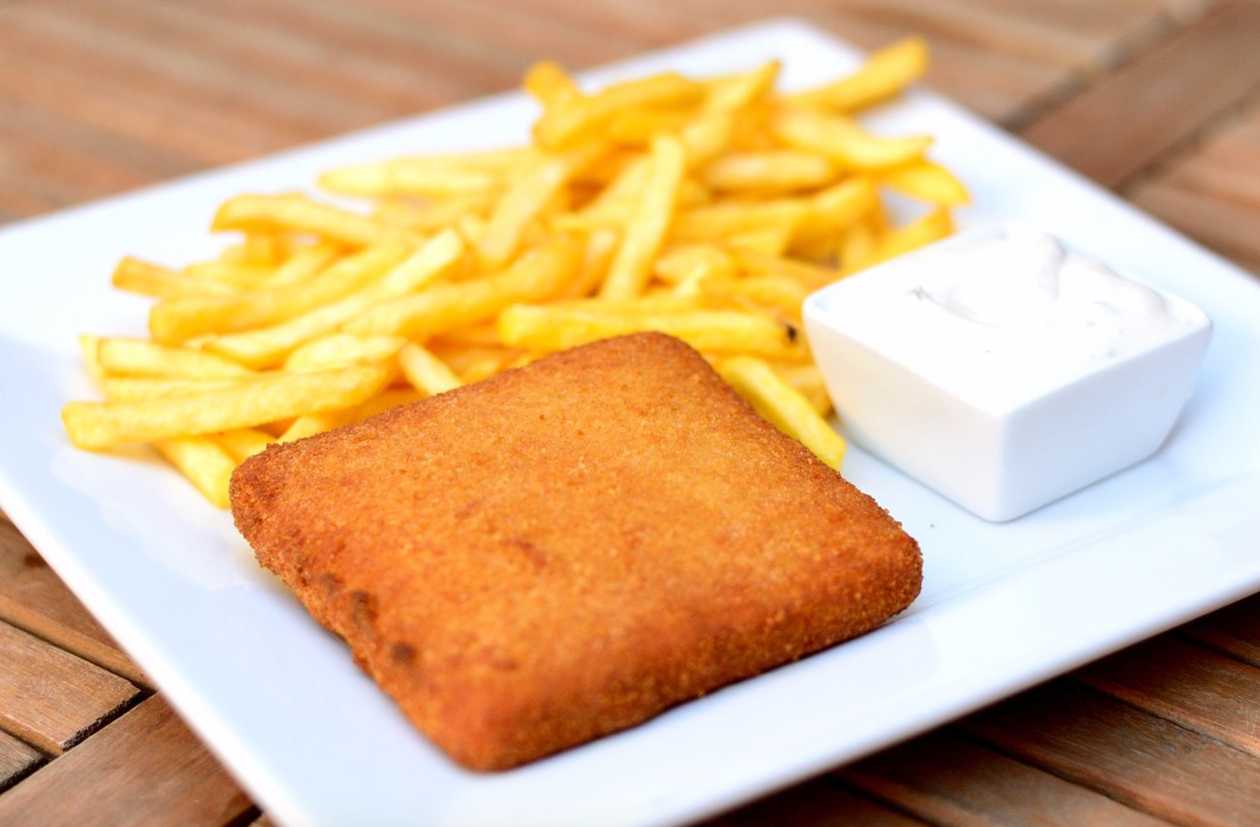 Fried edam cheese