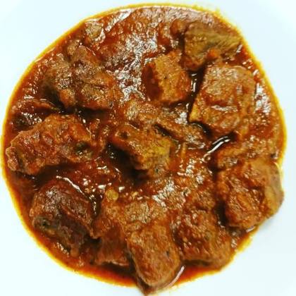 Beef Bhuna (Ryż / butter naan)