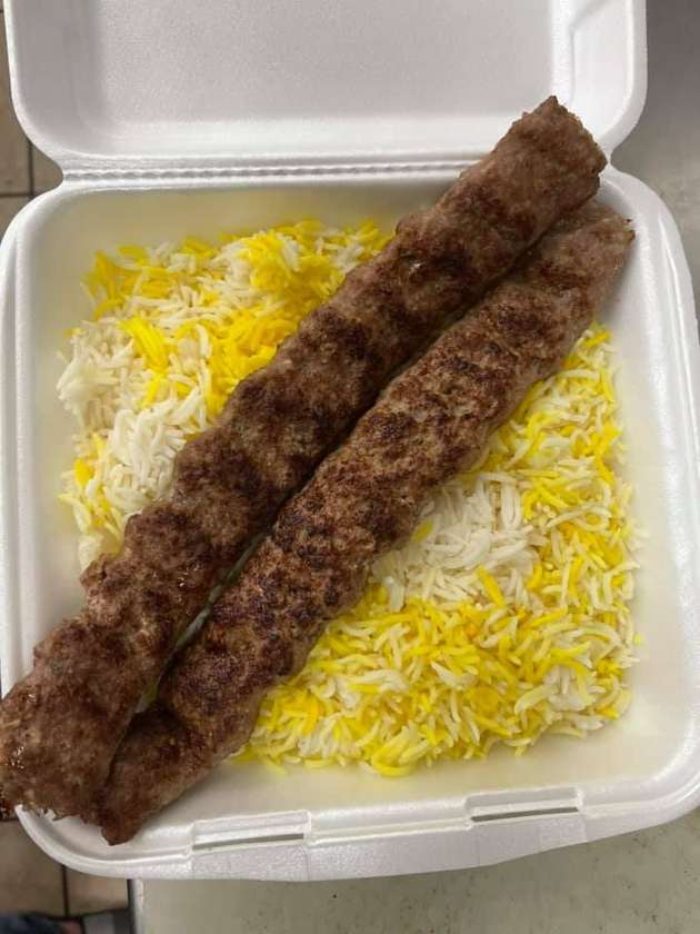 Kebab tanier a ryža