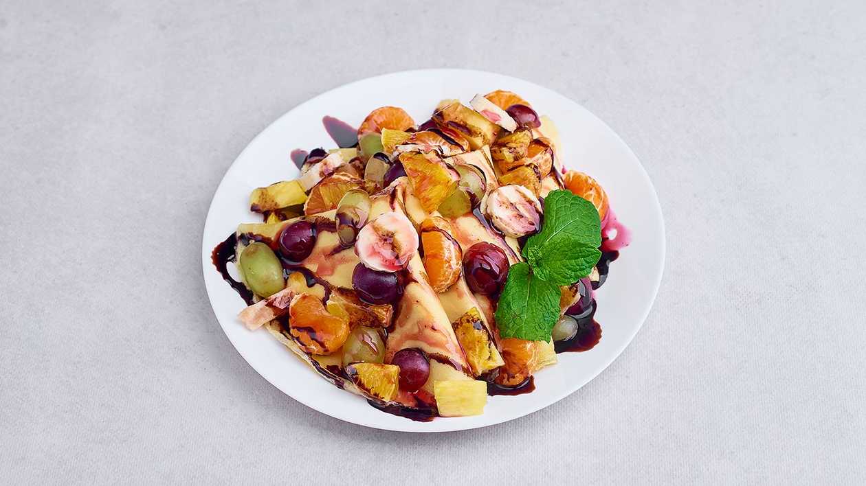 Pancakes with Cottage Cheese and Fruits