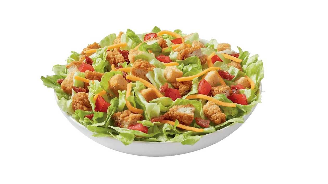 Šalát s kuracími nugetami