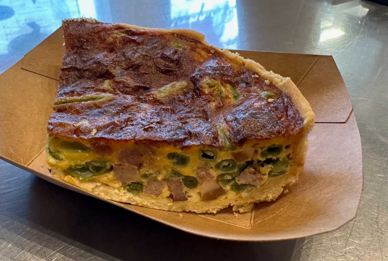 Quiche cu bacon și fasole verde