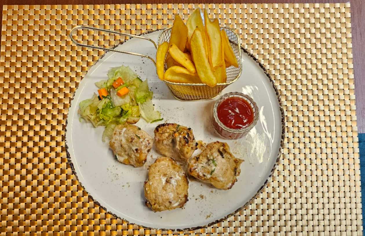 Murg Malai Kebab + Frytki + Ketchup