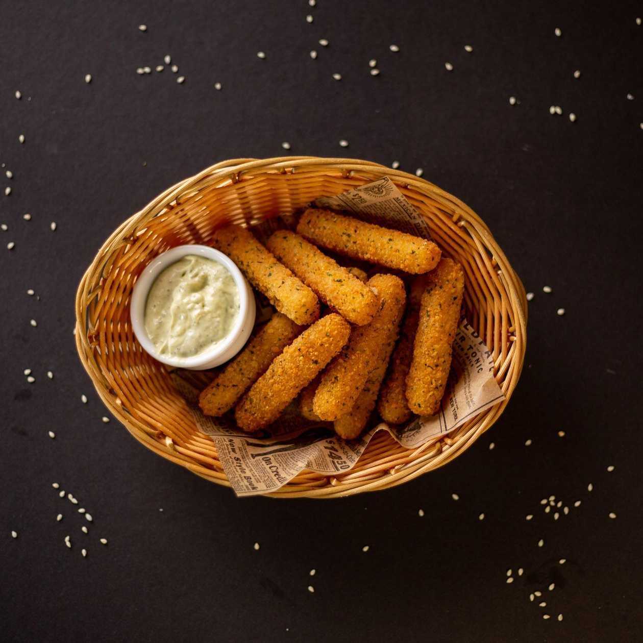 Mocarella siera standziņas ar bazilika pesto majonēzi