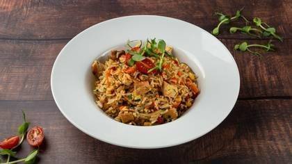 Basmati rīsi ar dārzeņiem un vistu