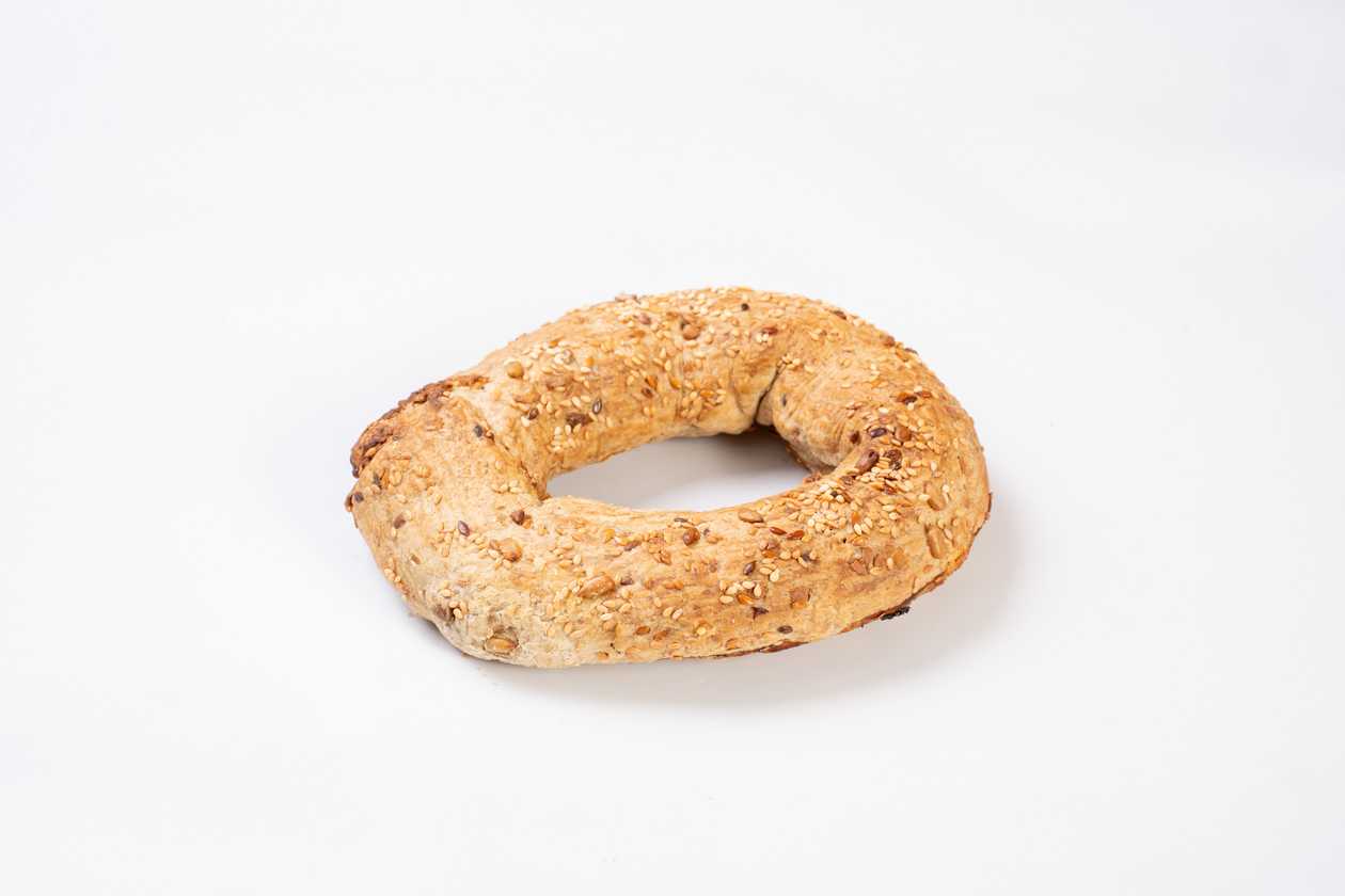 Wholegrain koulouri with Cream Cheese and Turkey